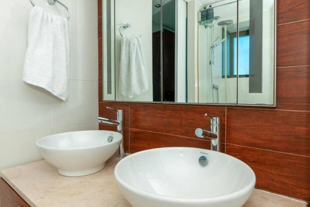 Sea View Paradise: Designer With Mountain Views Apartment Cape Town