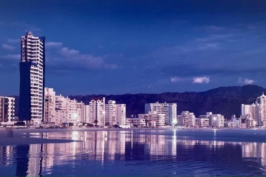 Sea View Paradise: Designer With Mountain Views *