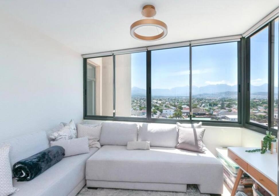 Sea View Paradise: Designer With Mountain Views * Cape Town