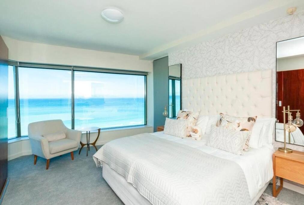 Apartment Sea View Paradise: Designer With Mountain Views