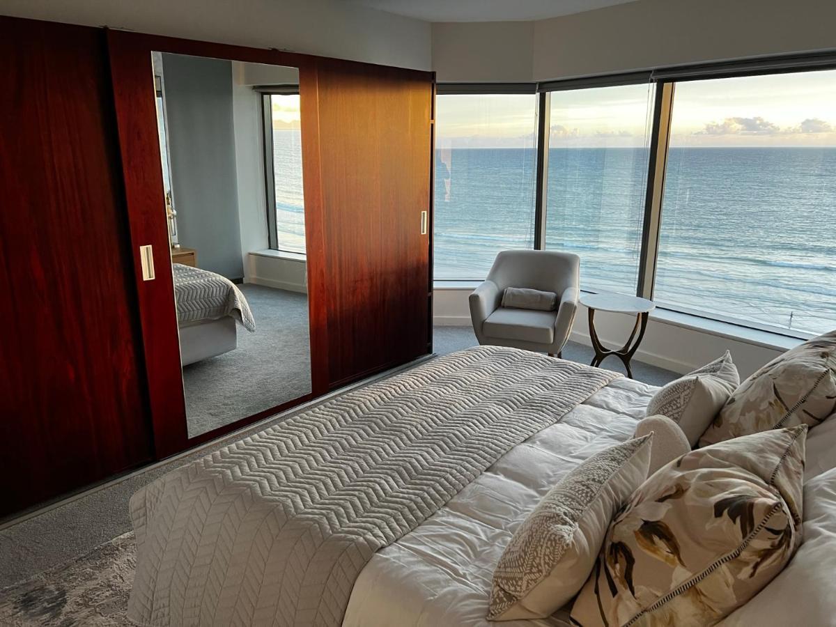 Sea View Paradise: Designer With Mountain Views Apartment